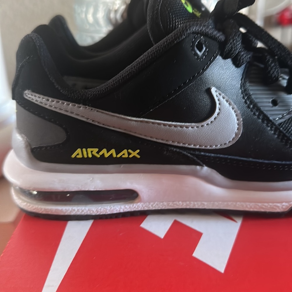 Kids Nike AirMax Boys Size 2Y